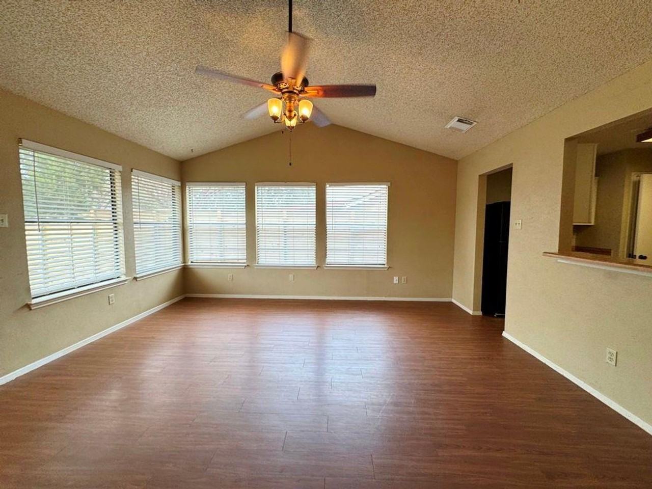 1002 Great Britain Blvd - Photo 6 of 37