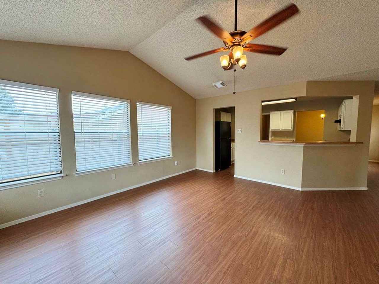 1002 Great Britain Blvd - Photo 7 of 37