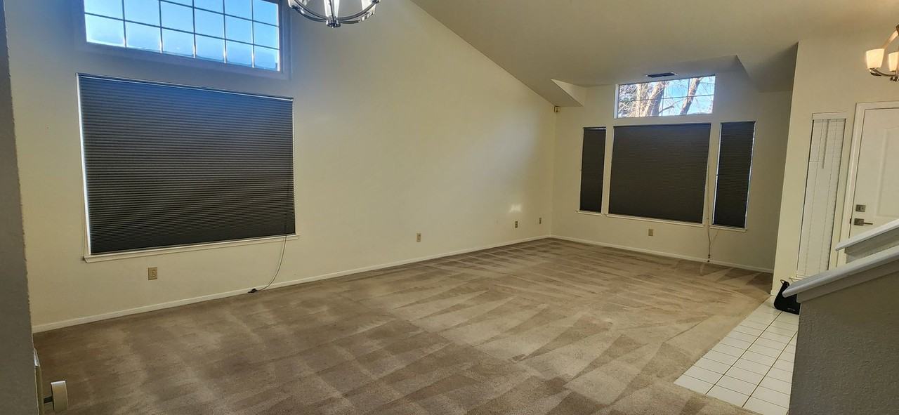 9141 Laguna Springs Way - Photo 3 of 20