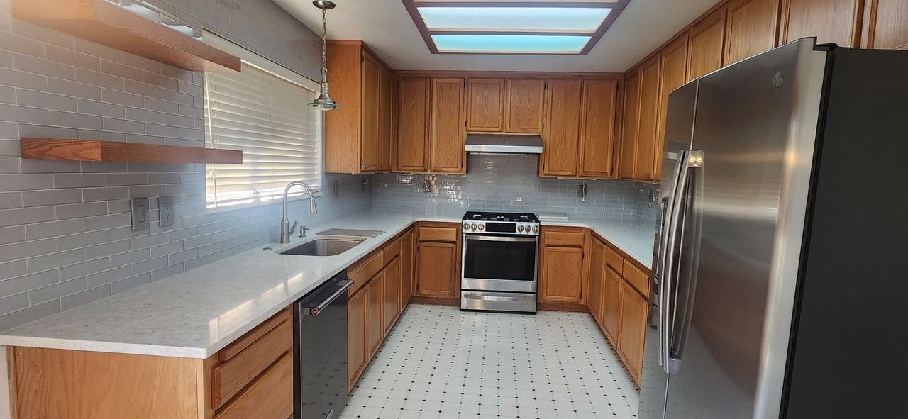 9141 Laguna Springs Way - Photo 5 of 20