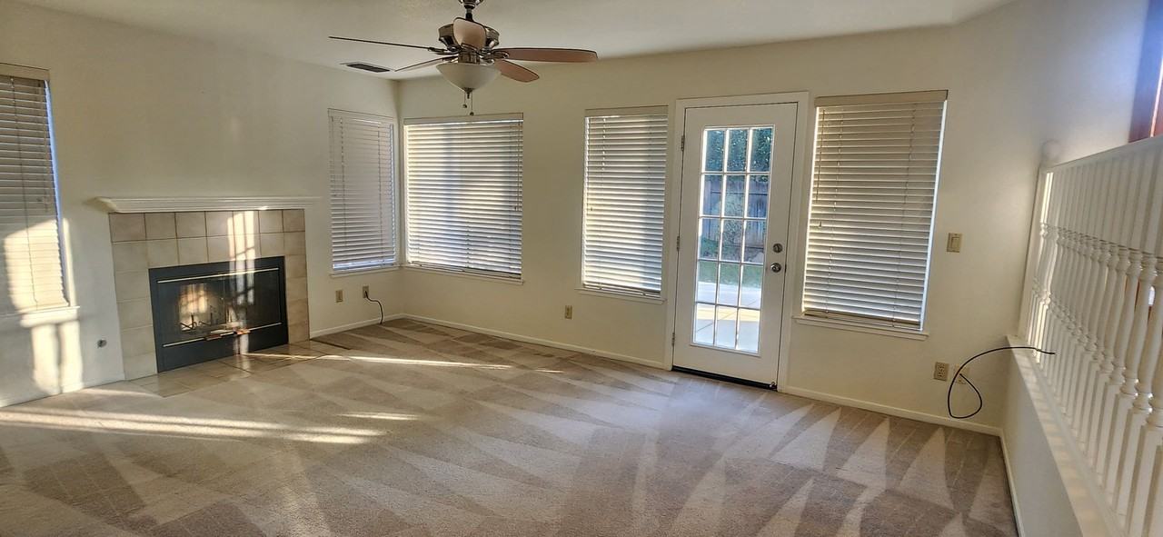 9141 Laguna Springs Way - Photo 6 of 20