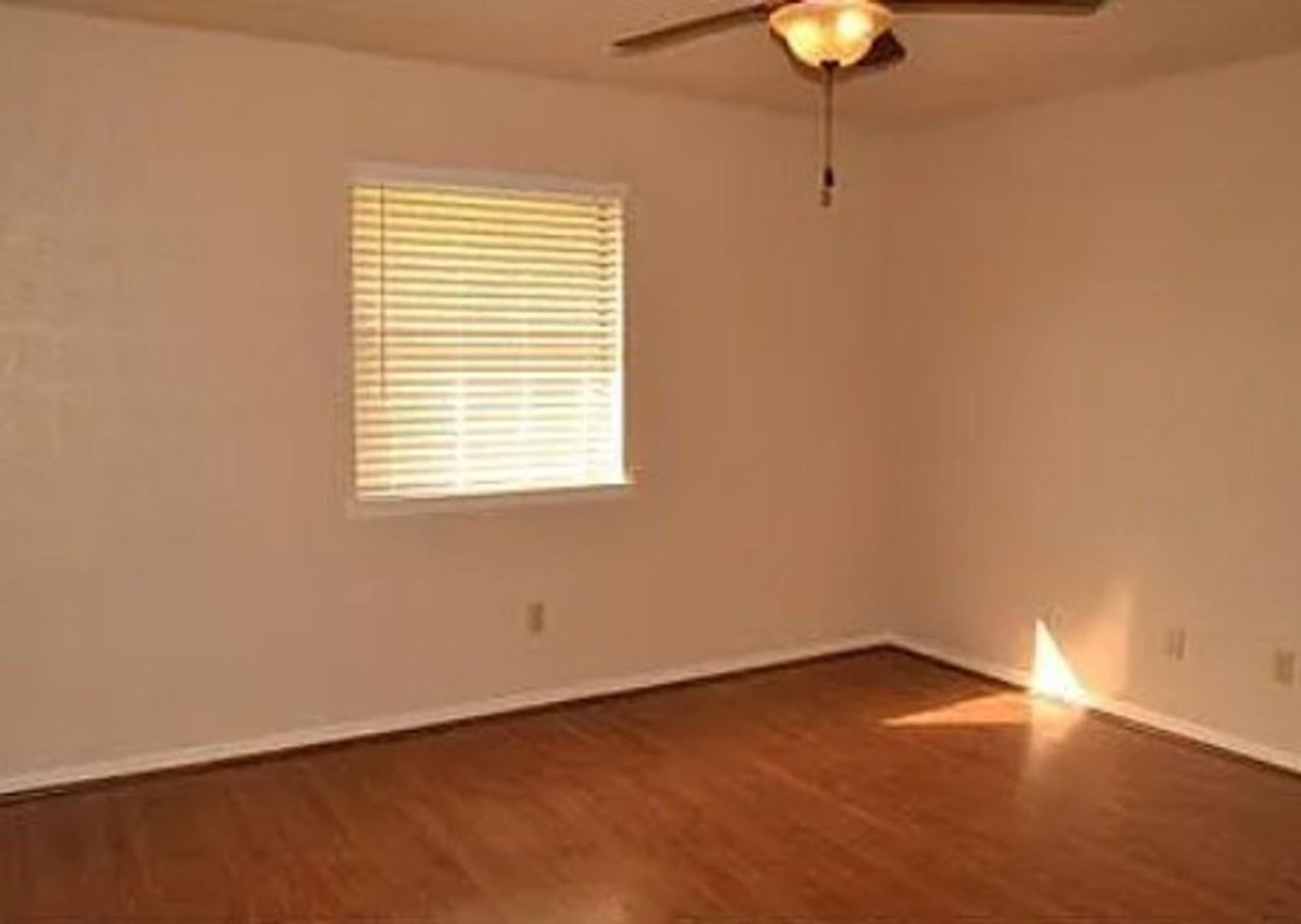 846 Michelle Dr - Photo 3 of 5