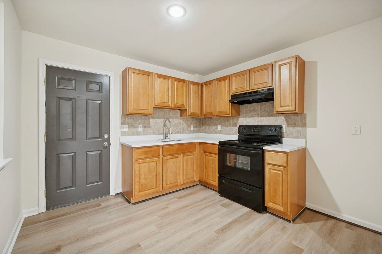 219 S Cecil St - Photo 2 of 15