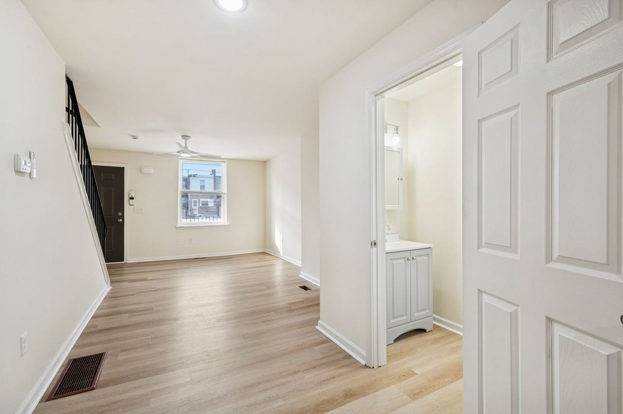 219 S Cecil St - Photo 6 of 15