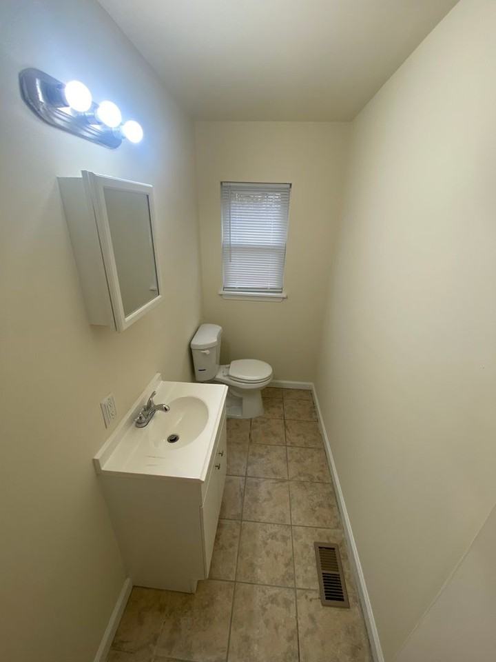 5934 Vine St - Photo 3 of 12