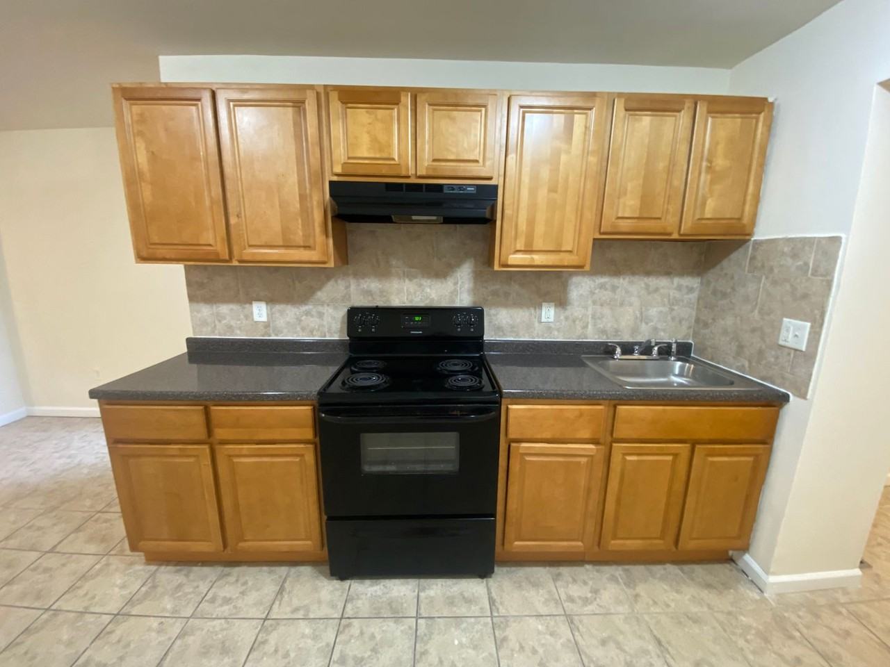 5934 Vine St - Photo 5 of 12