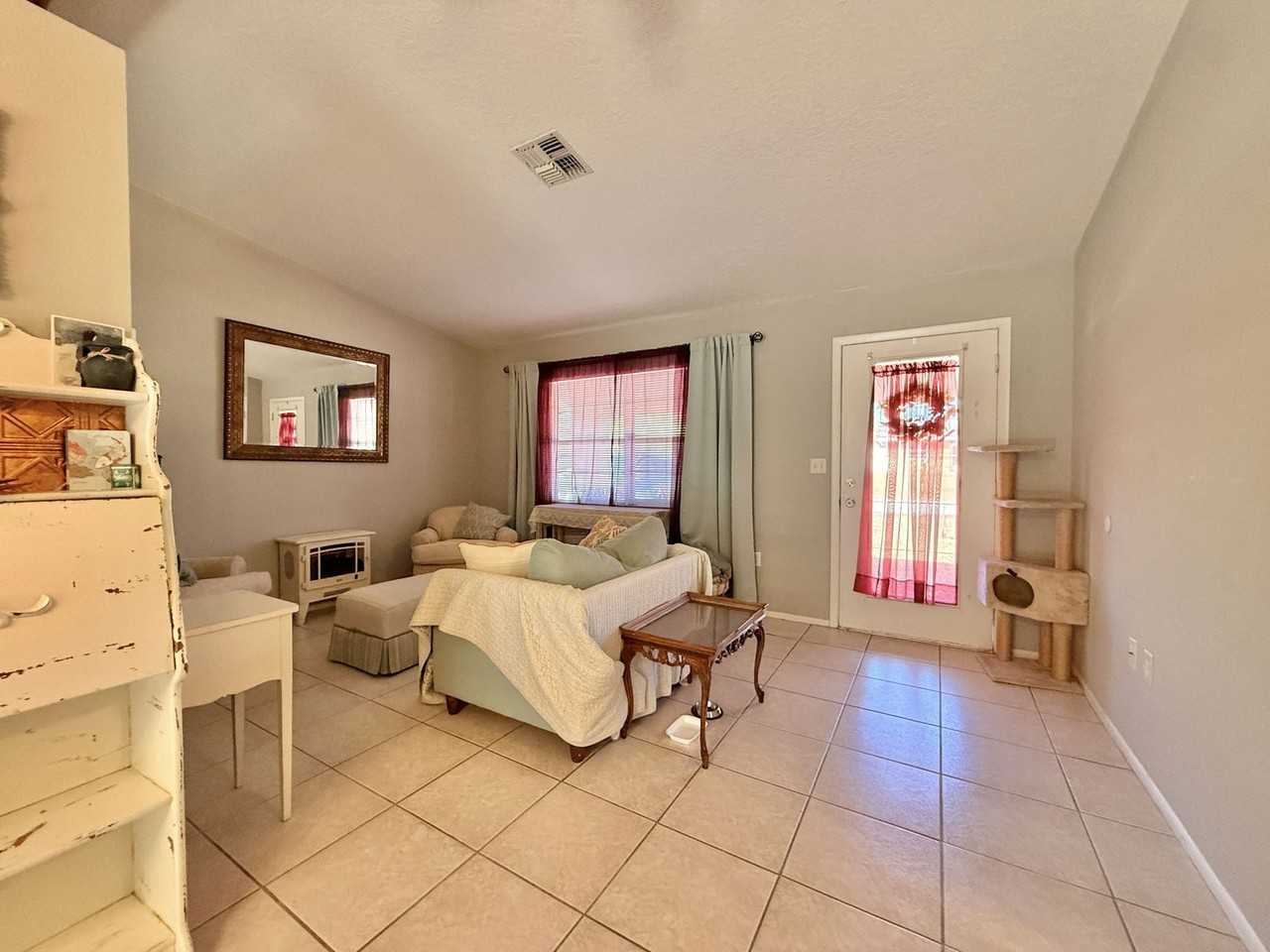 12258 Foothill St - Photo 5 of 25