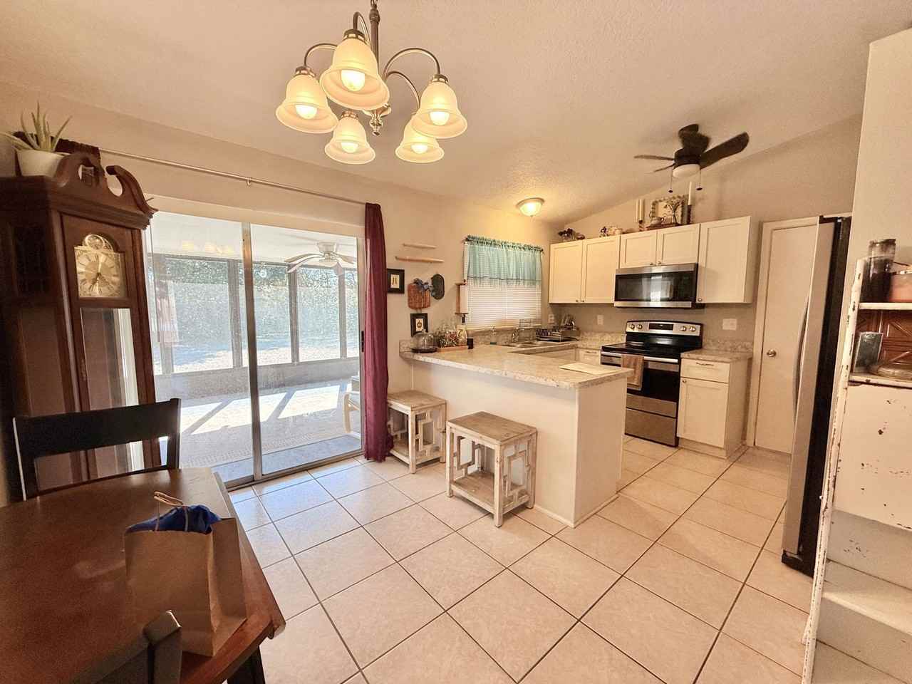 12258 Foothill St - Photo 6 of 25