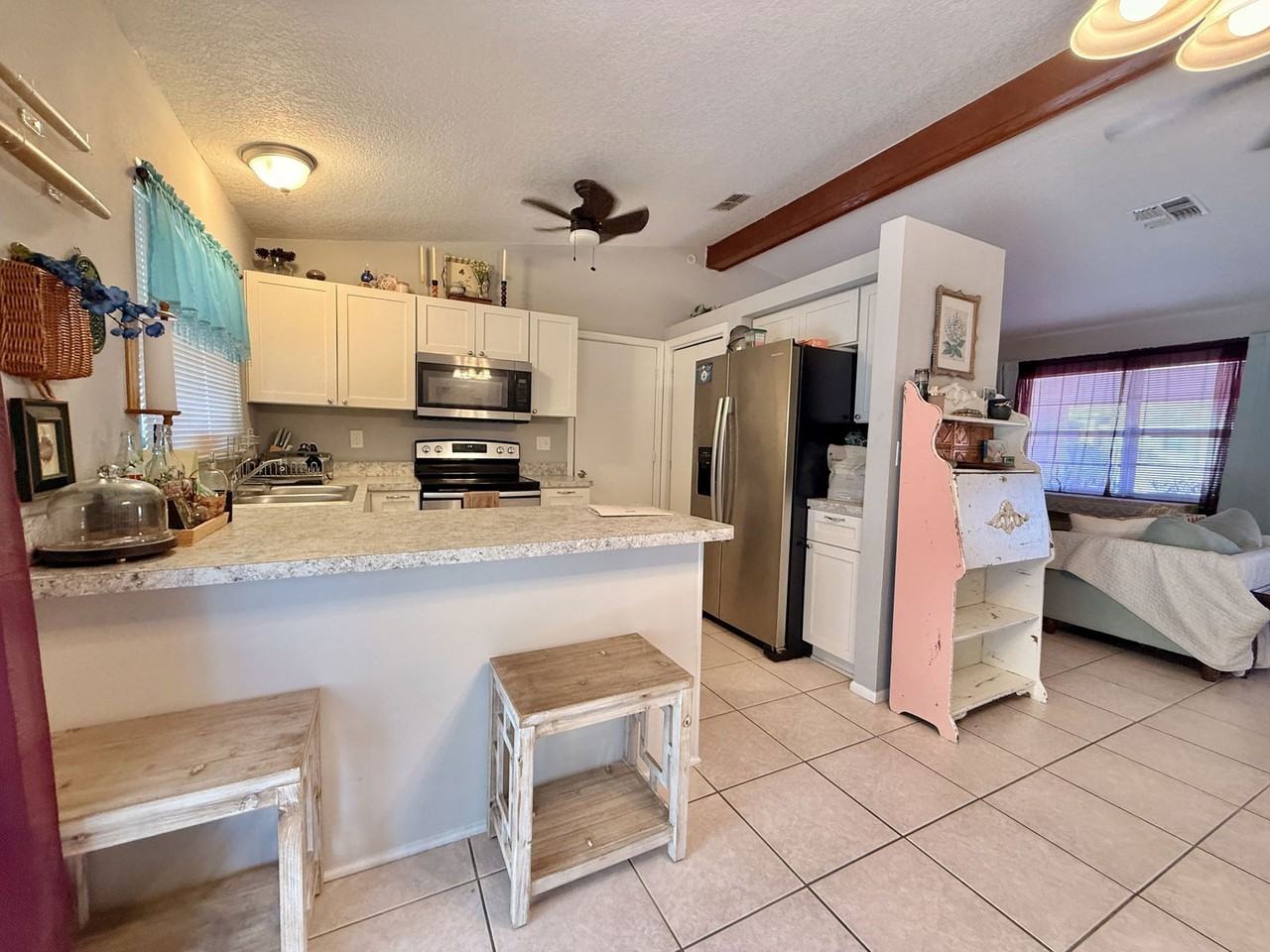 12258 Foothill St - Photo 7 of 25