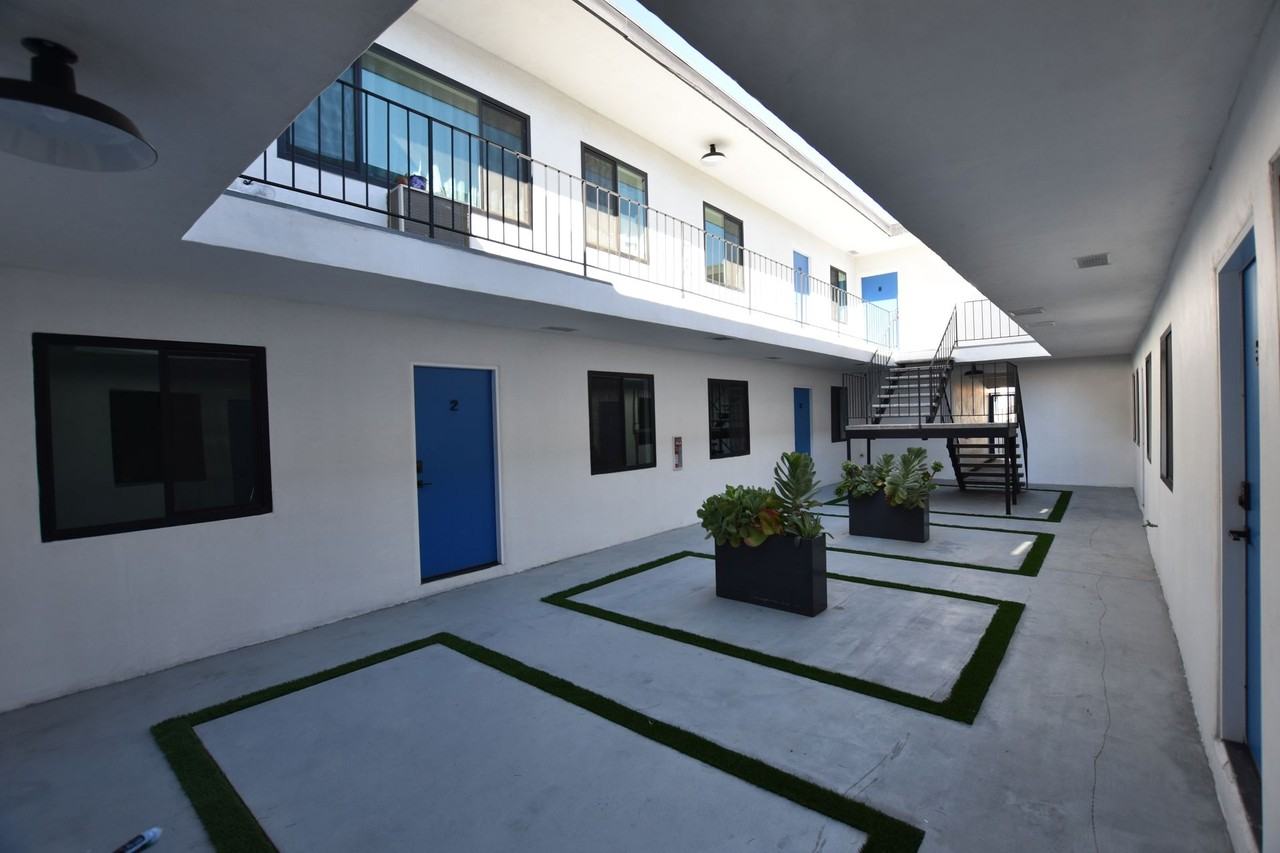 3415 London Street - Photo 3 of 17