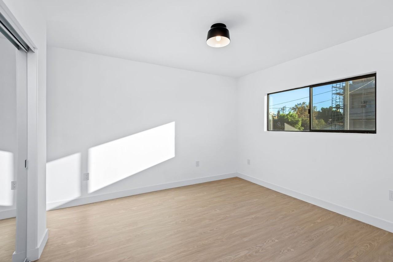 3415 London Street - Photo 7 of 17