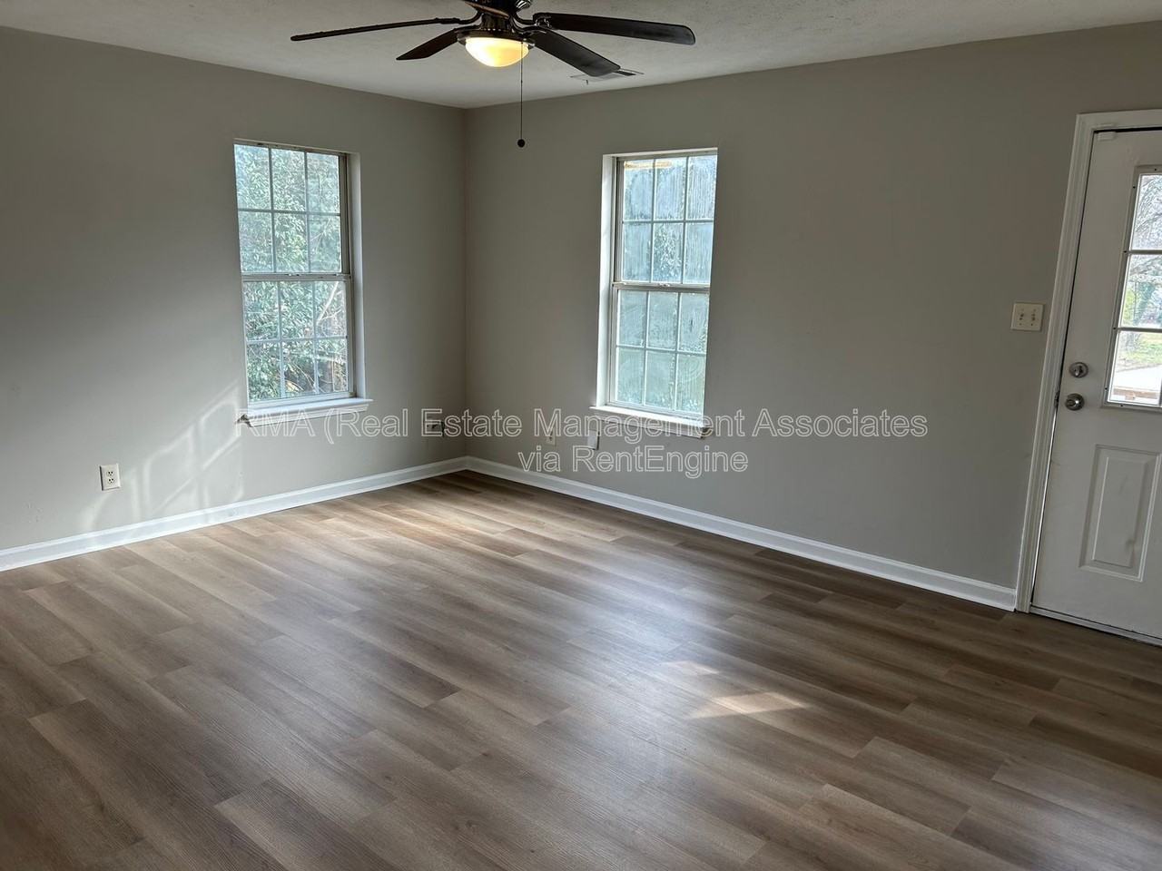 819 E Solomon St - Photo 2 of 7