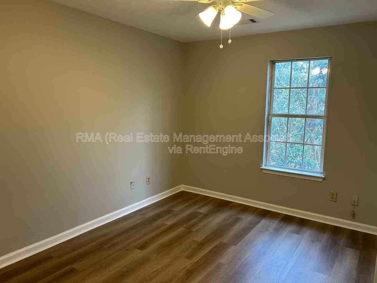 819 E Solomon St - Photo 4 of 7