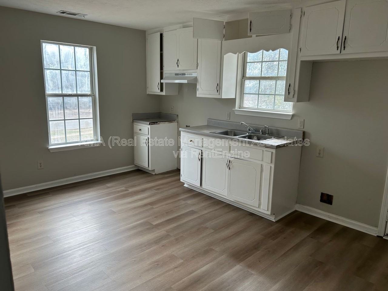 819 E Solomon St - Photo 6 of 7