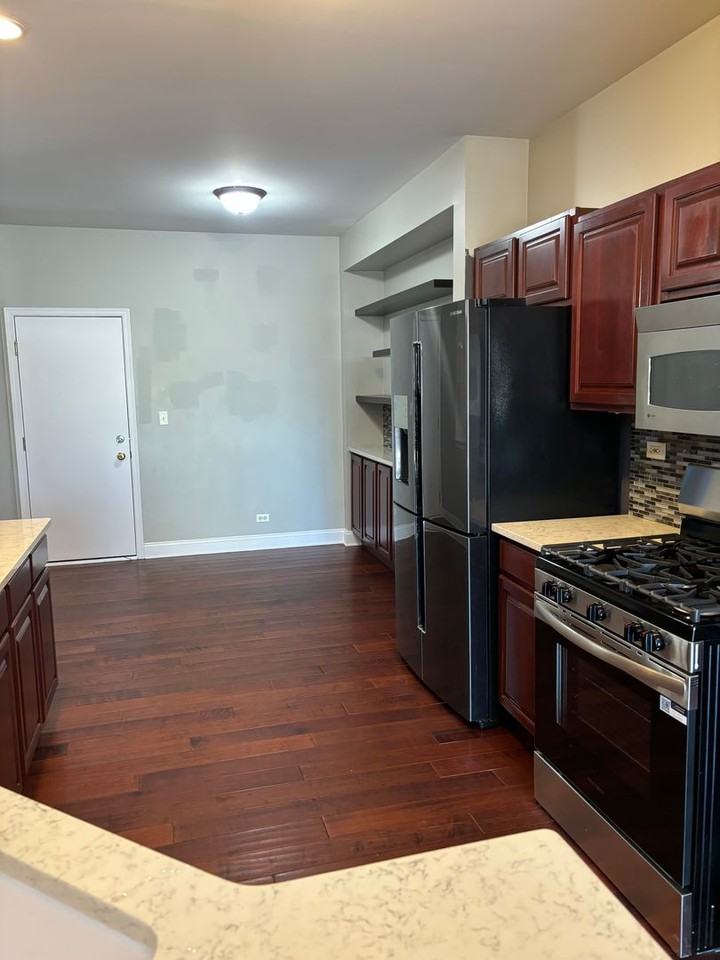 2424 Reflections Dr - Photo 2 of 12