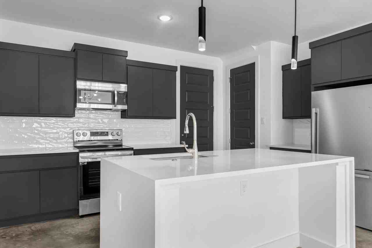3013 Alpha Wolf Ct - Photo 4 of 37