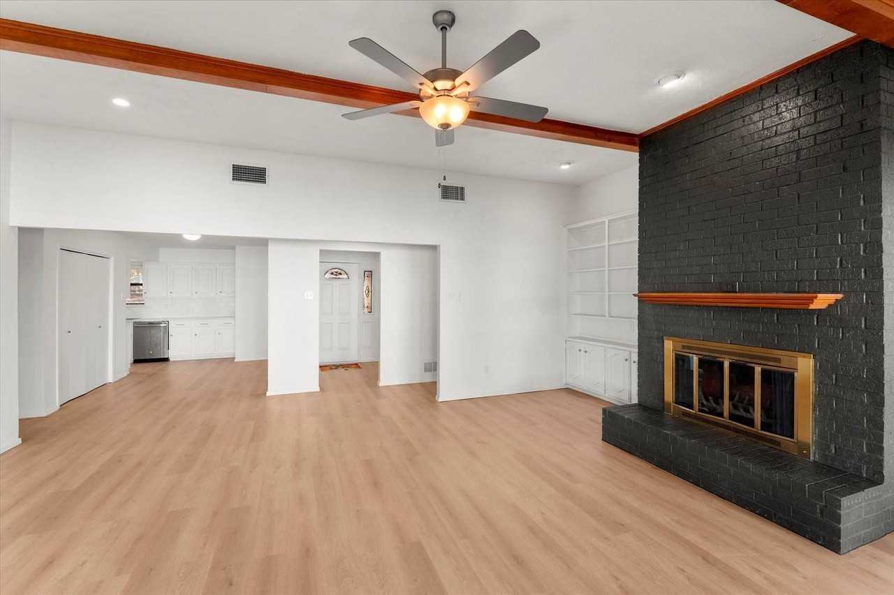 1006 Beverly Cir - Photo 6 of 28