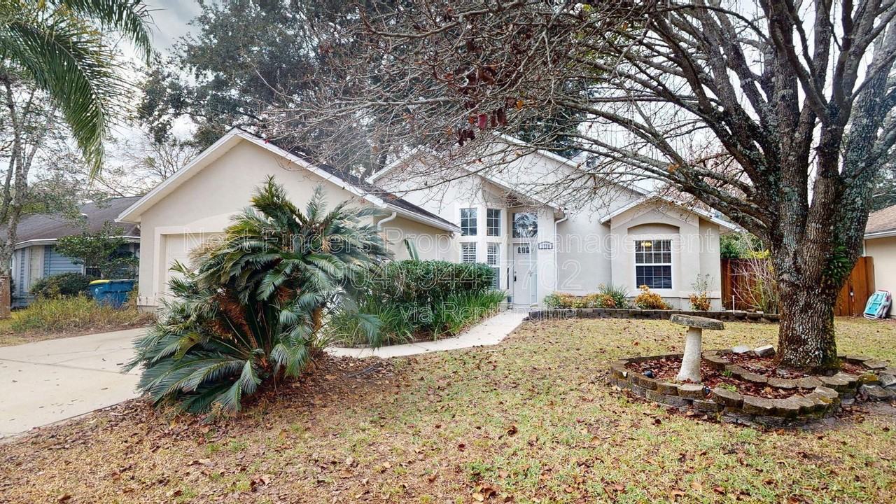 1738 Chandelier Cir E