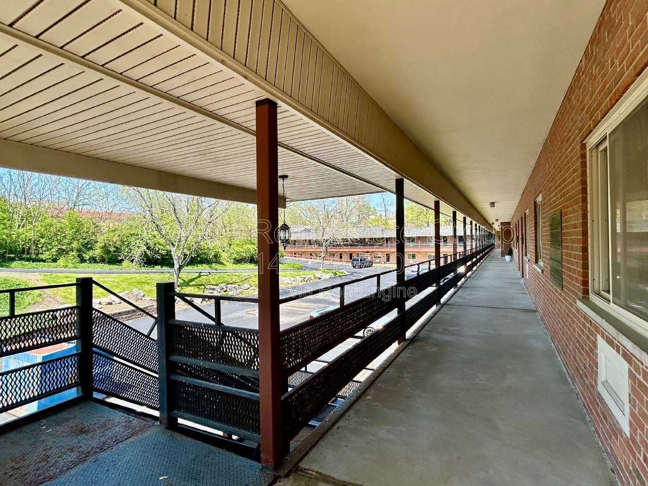 129 E Lockwood Ave #36 - Photo 3 of 15