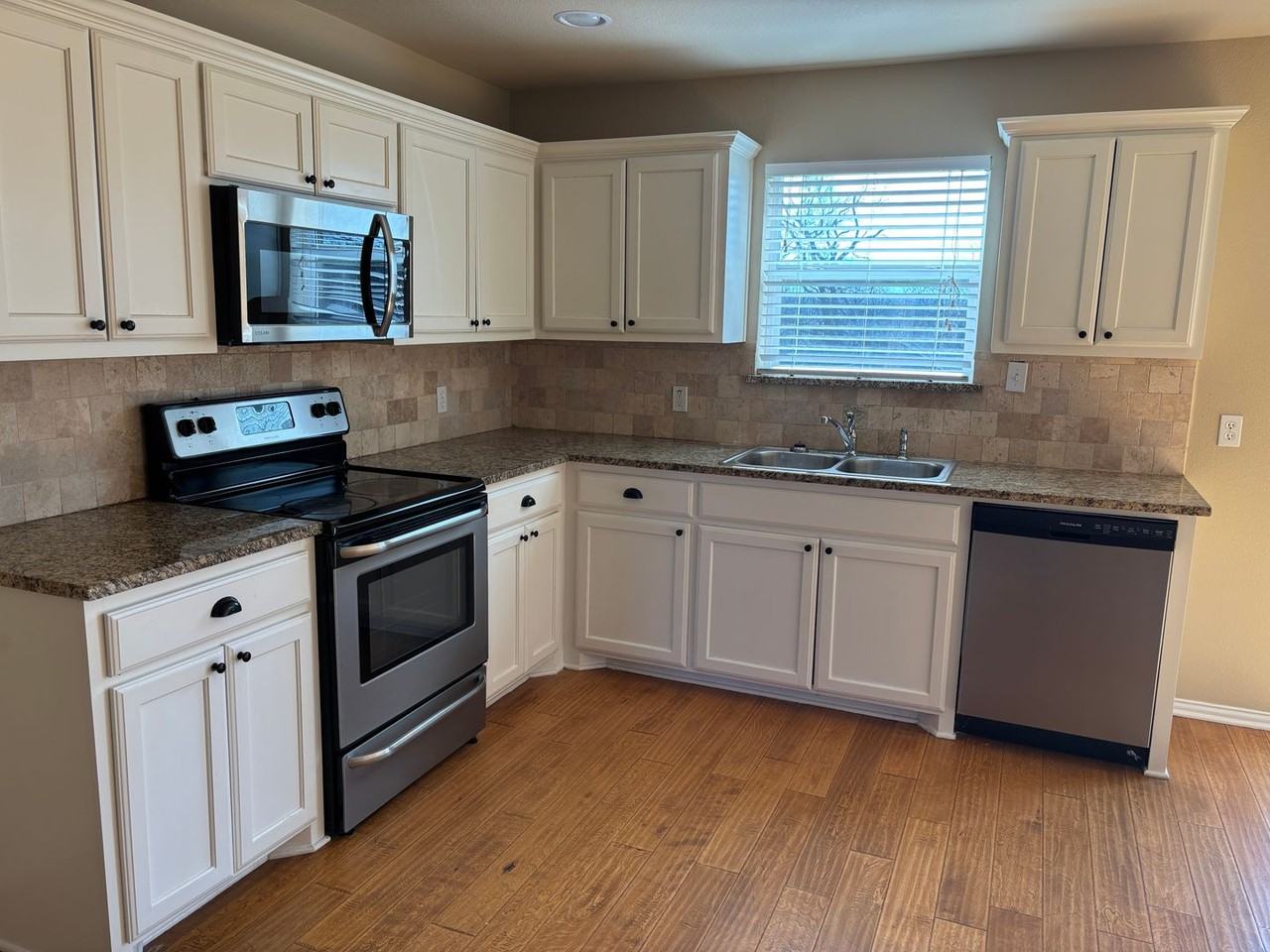 3335 Preston Club Dr - Photo 4 of 11