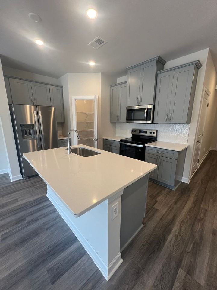 1718 Braemar Village Dr - Photo 3 of 25