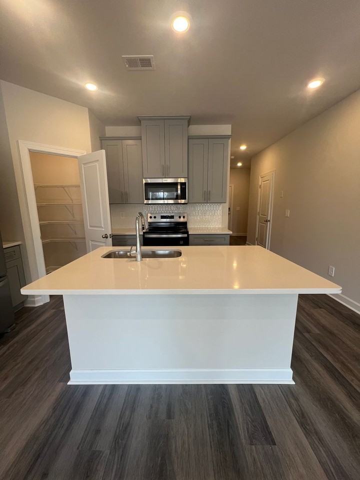 1718 Braemar Village Dr - Photo 4 of 25