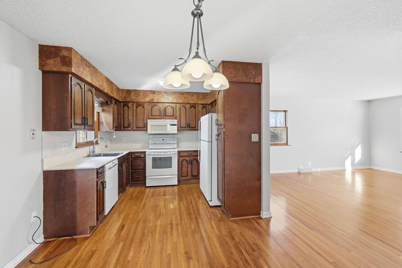 3212 Ashwood Dr - Photo 4 of 24