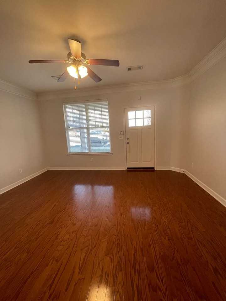 2310 Elliott Ave - Photo 2 of 21