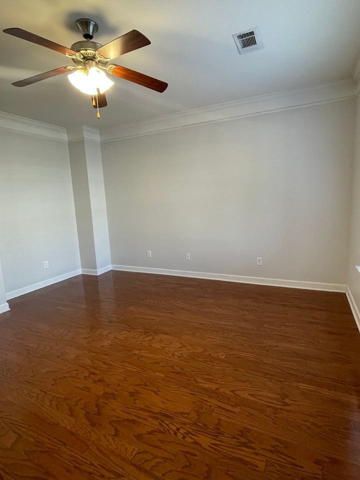 2310 Elliott Ave - Photo 4 of 21