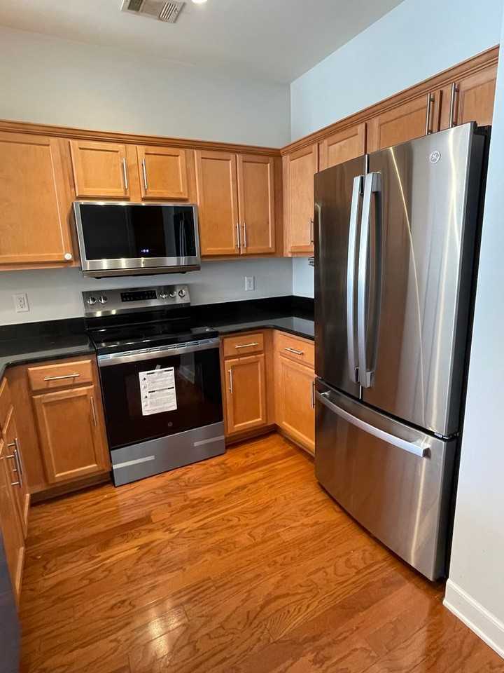 2310 Elliott Ave - Photo 6 of 21