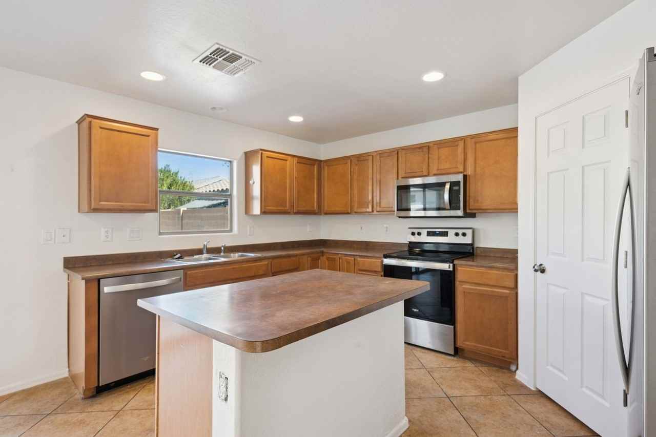 3076 W Silver Creek Dr - Photo 7 of 37