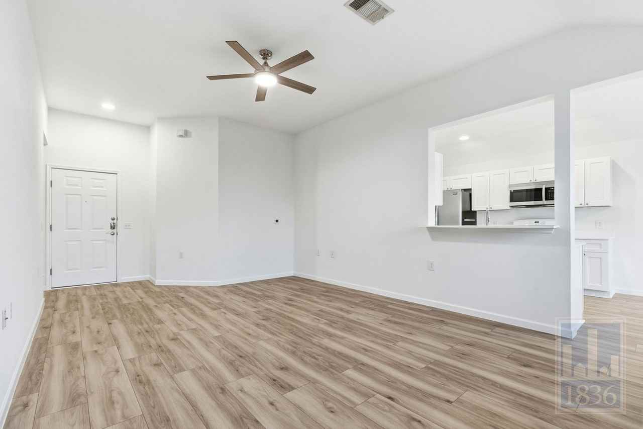 606 Colonial Park Blvd - Photo 2 of 46