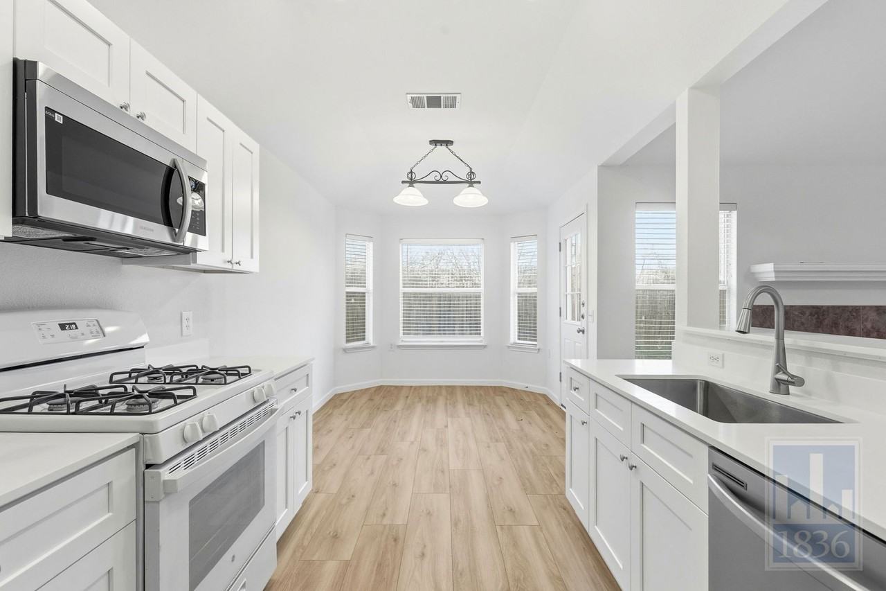 606 Colonial Park Blvd - Photo 5 of 46