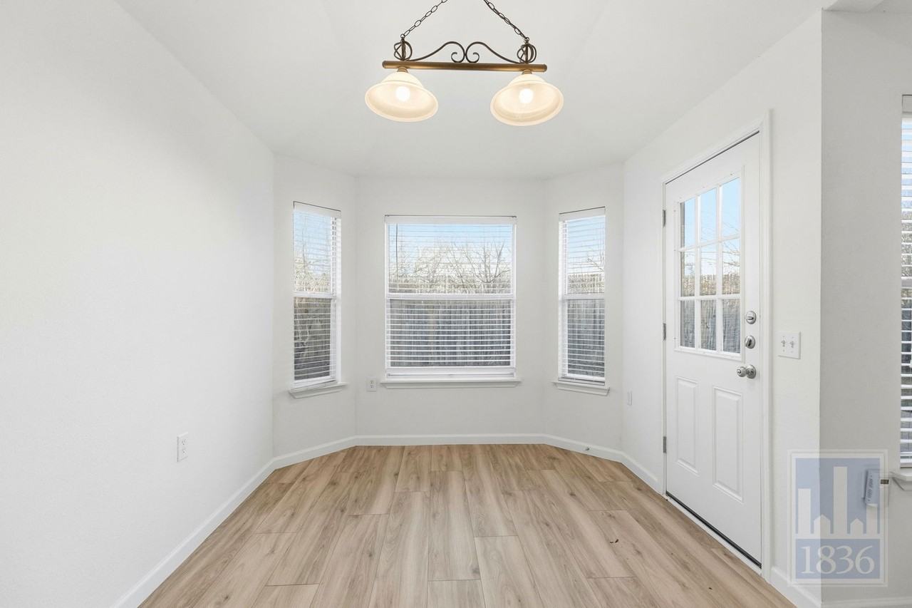 606 Colonial Park Blvd - Photo 7 of 46