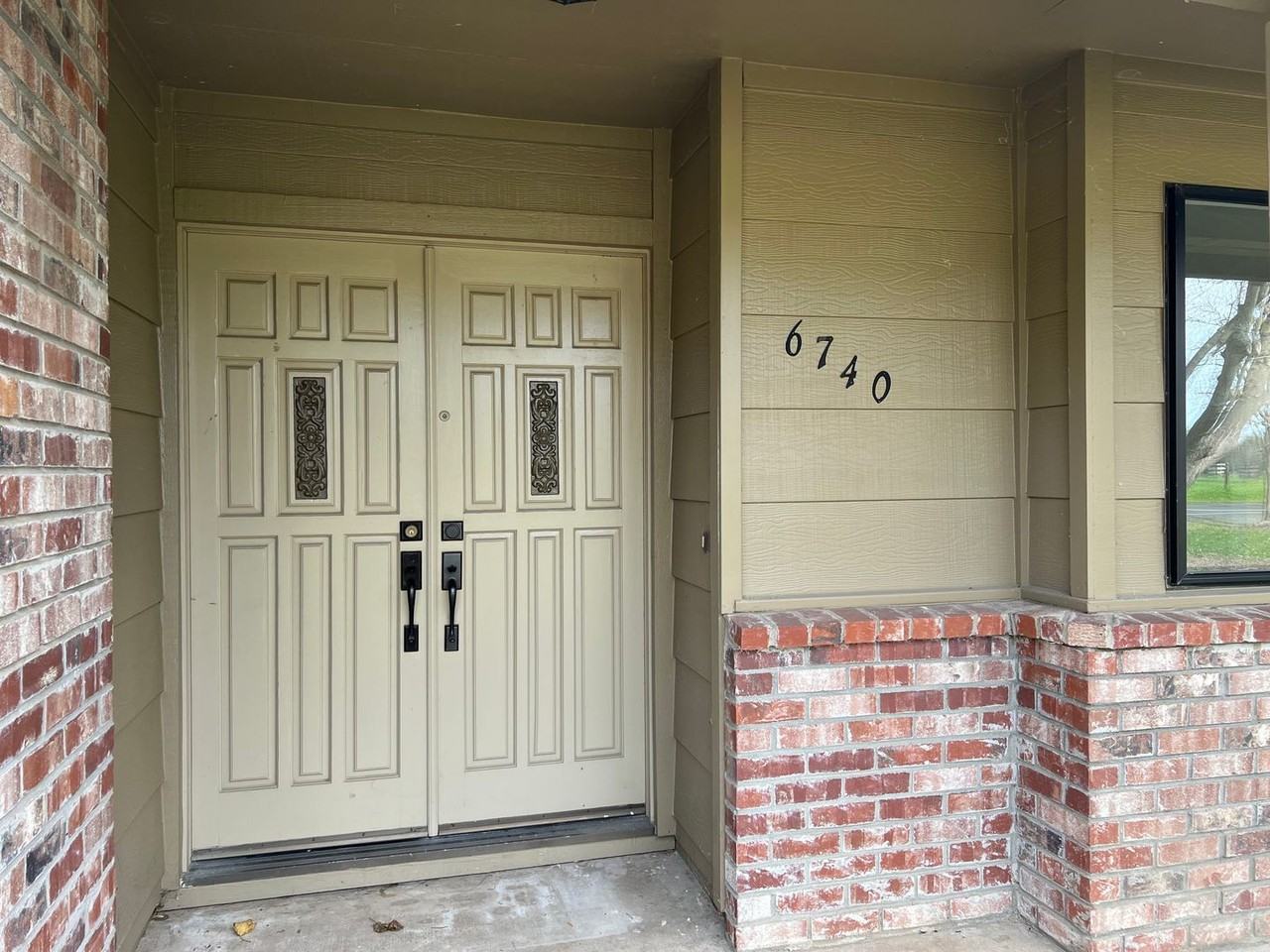 6740 Eureka Rd - Photo 4 of 23