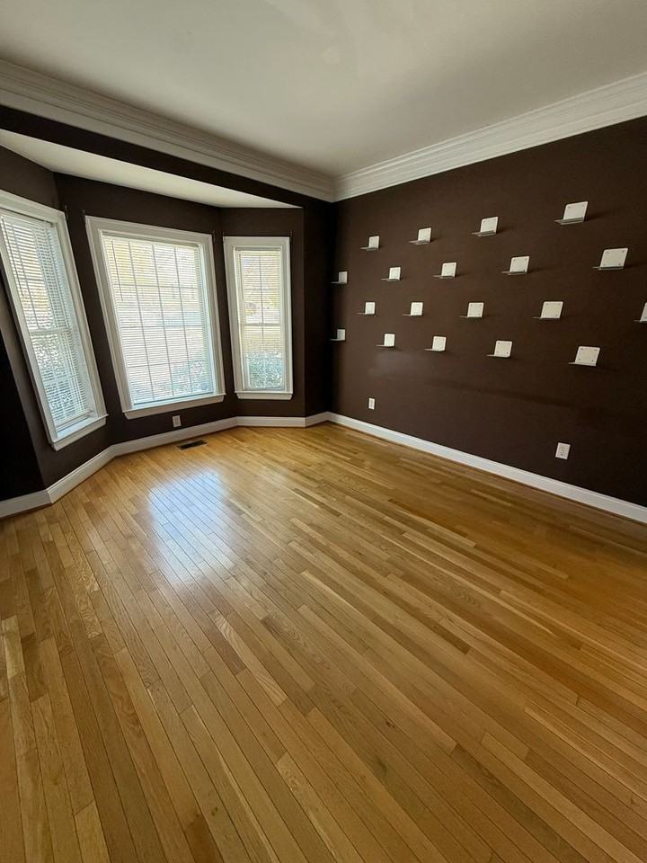 8801 Eli Pl - Photo 5 of 38