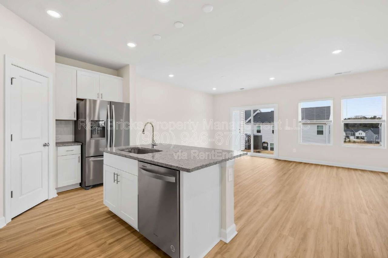 3683 Backwater St - Photo 3 of 23