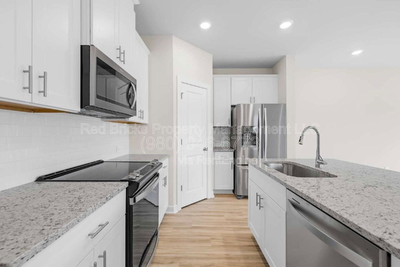 3683 Backwater St - Photo 4 of 23