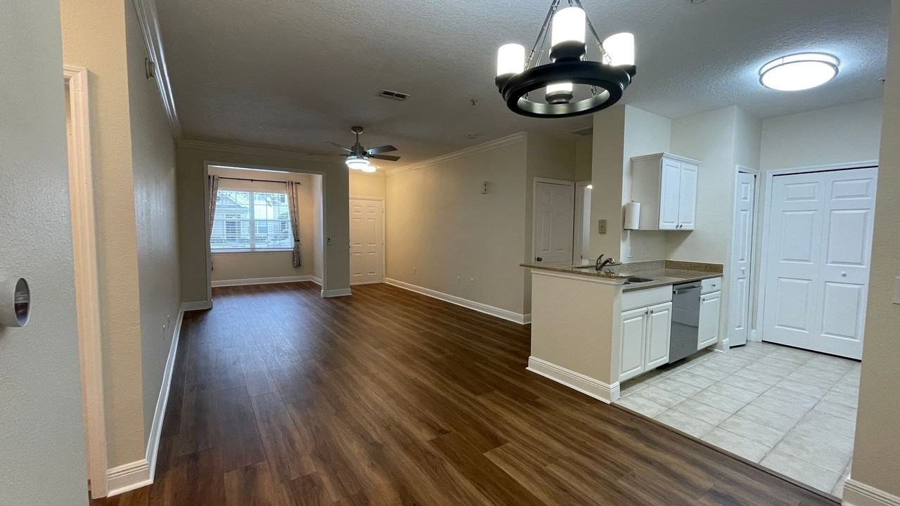 430 Southern Pecan Cir #101 - Photo 4 of 41
