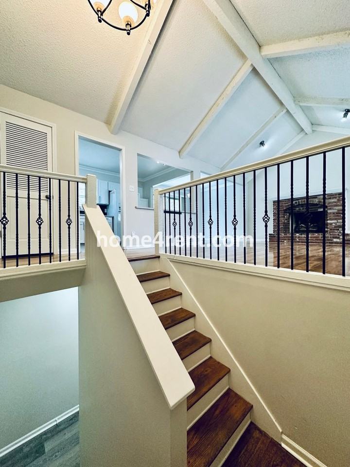 13032 W 102nd Ter - Photo 2 of 45