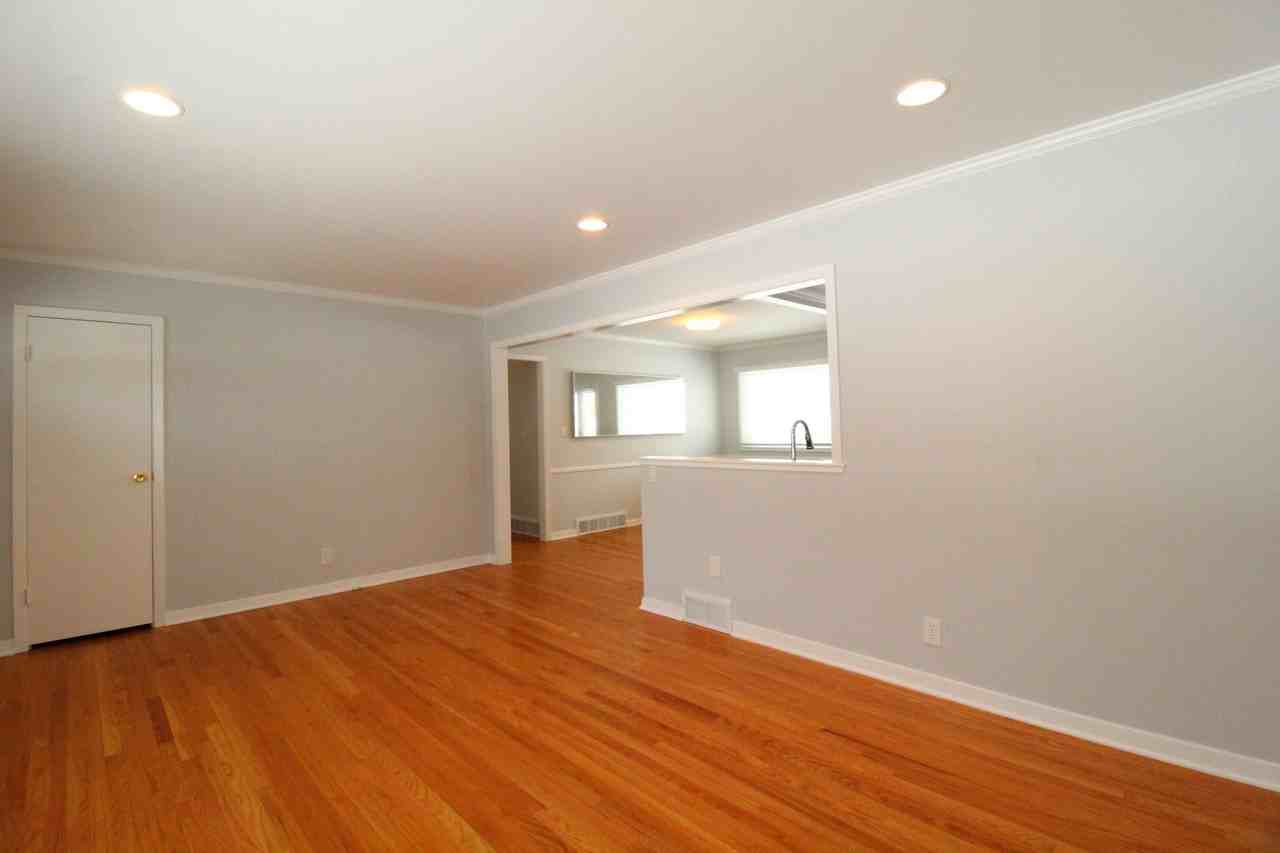 8428 Beverly Dr - Photo 3 of 21