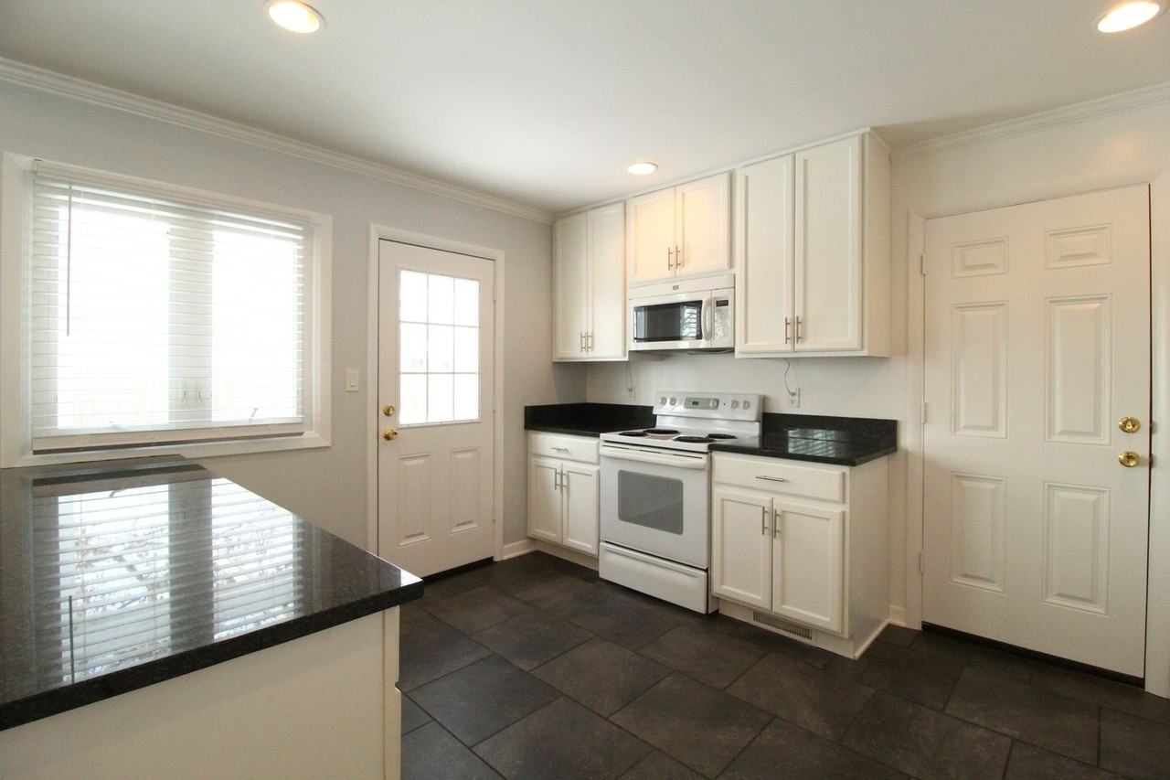 8428 Beverly Dr - Photo 7 of 21