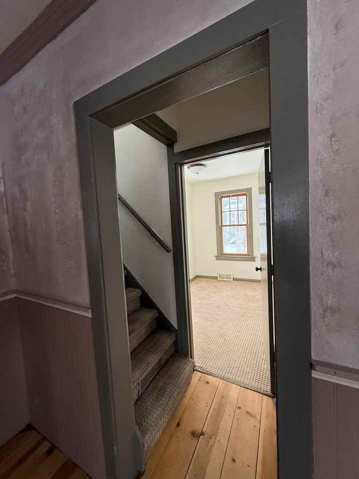 7005 Hubbard Ave - Photo 7 of 30