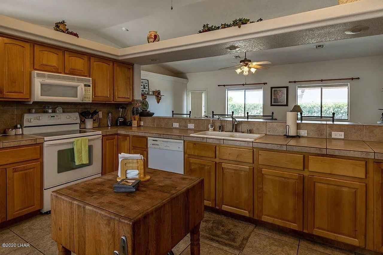 3390 Chemehuevi Blvd - Photo 5 of 19