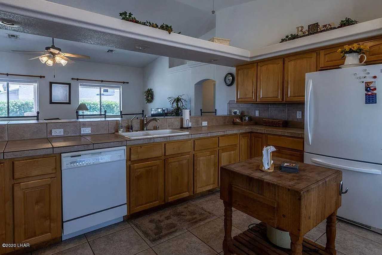 3390 Chemehuevi Blvd - Photo 6 of 19