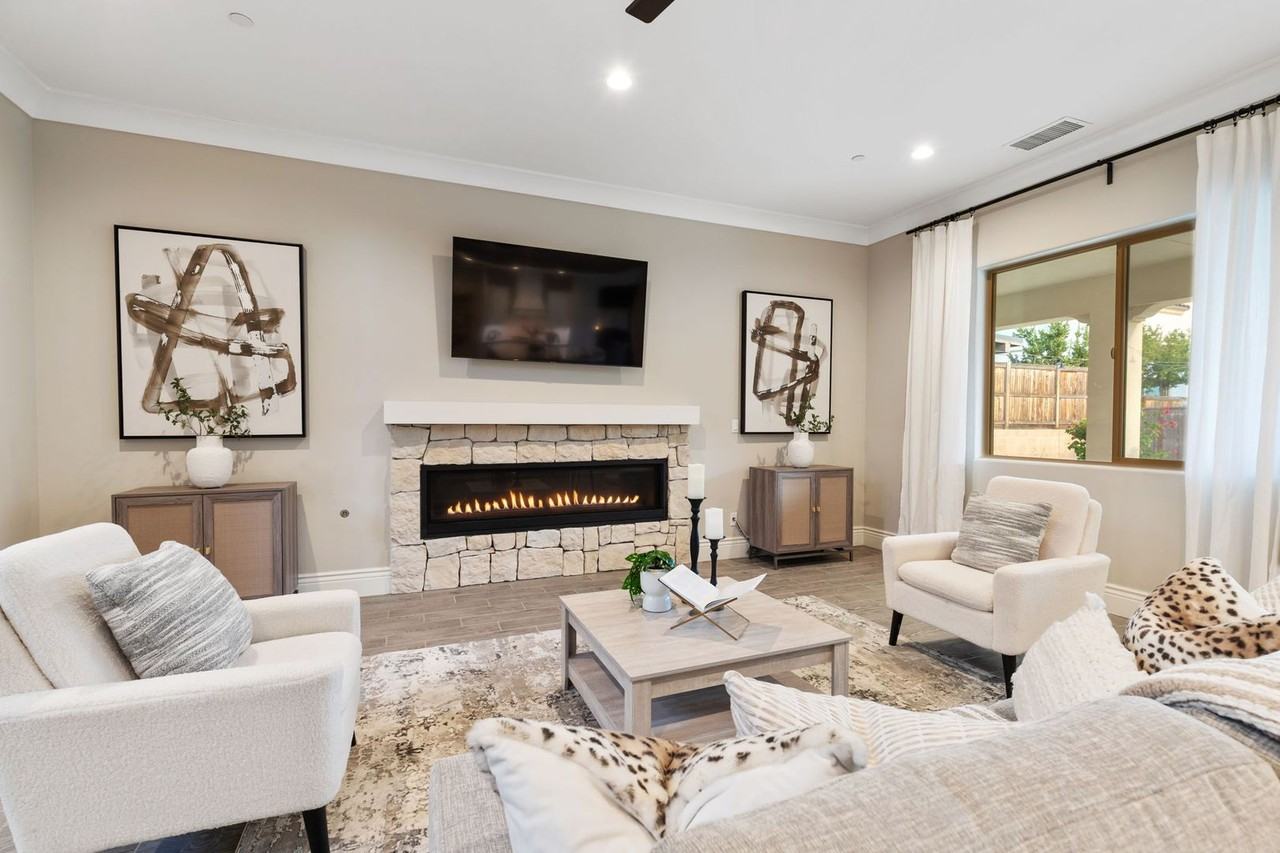 850 Overstone Ave - Photo 6 of 50