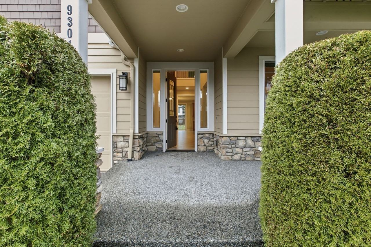 9301 126th Ave Ne - Photo 3 of 37