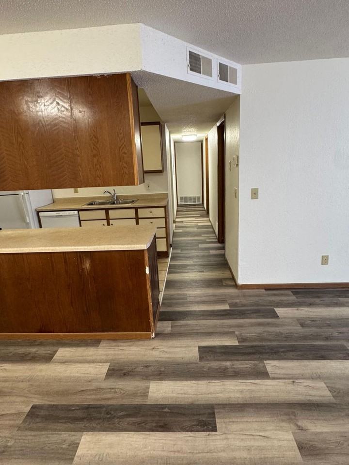 Ivy Apartments - Photo 3 of 6