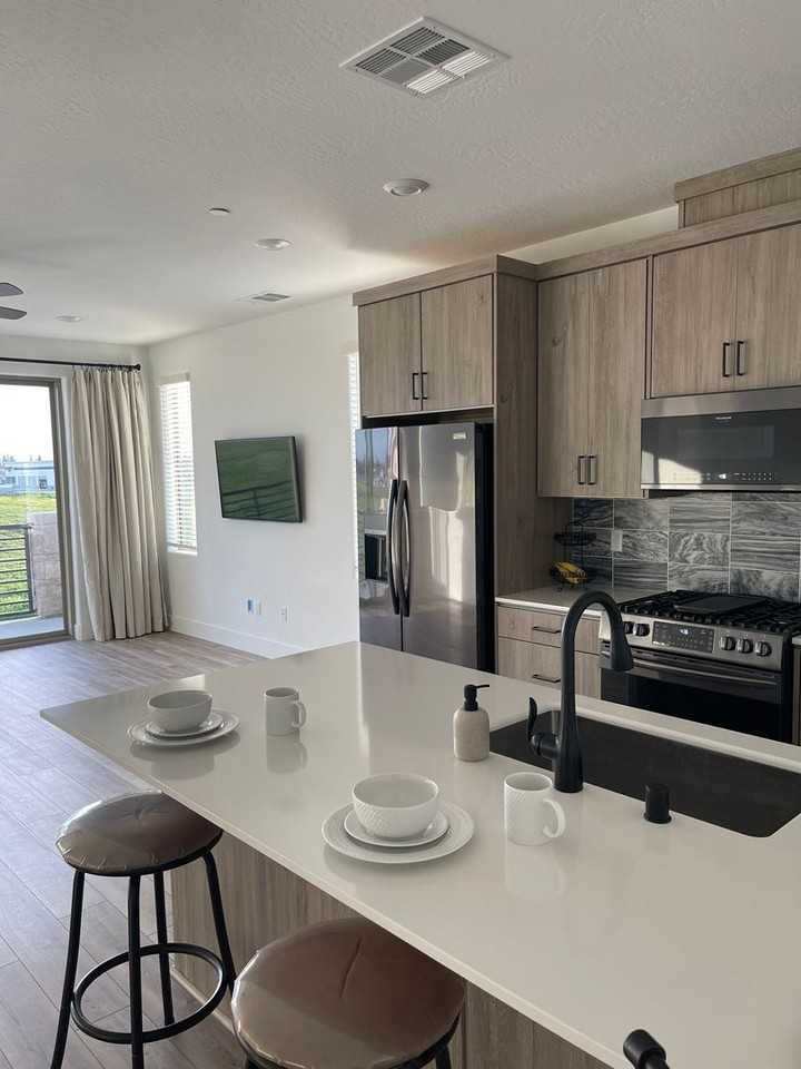 462 W Mahogany Ln - Photo 7 of 19