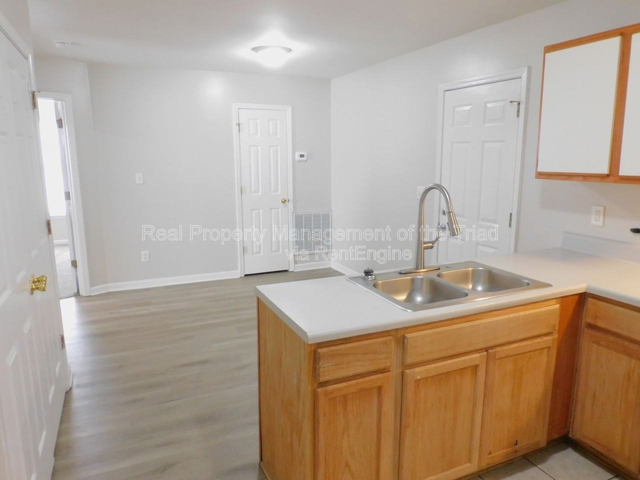 3211 N Ohenry Blvd - Photo 6 of 23